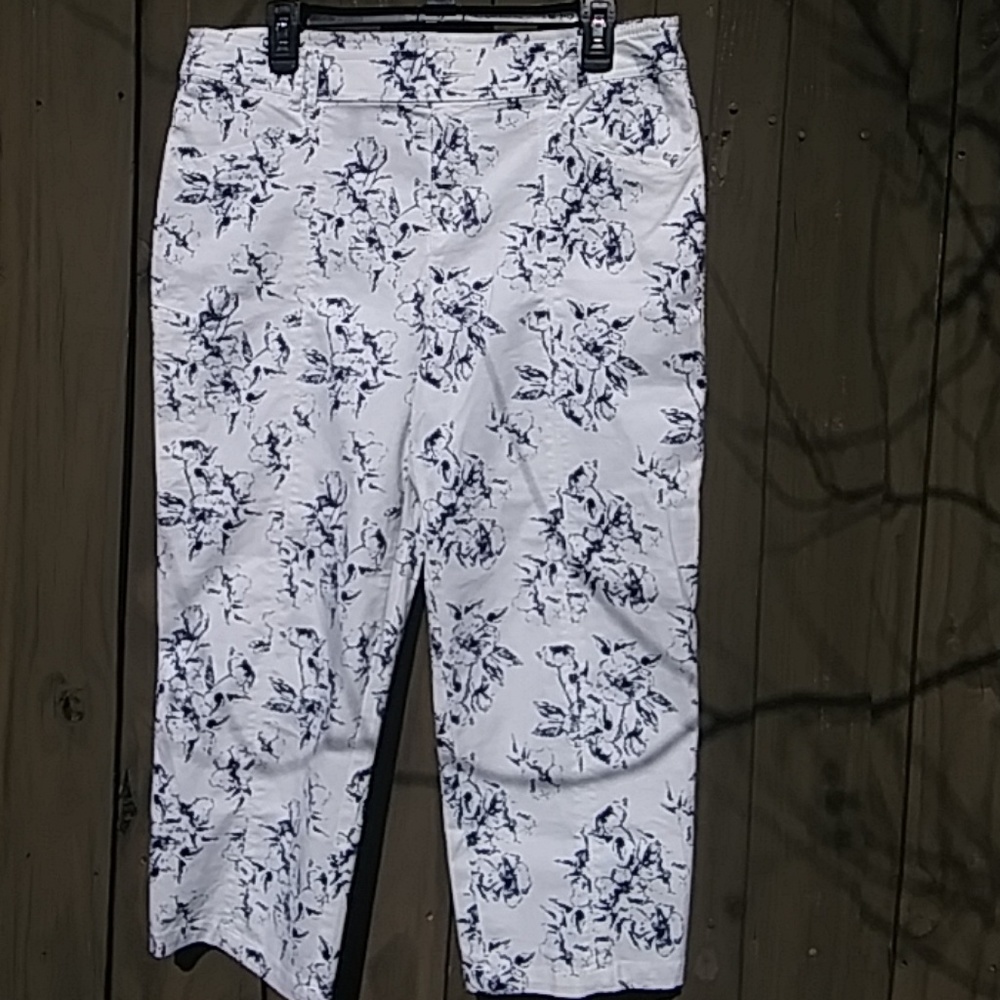 Style & Co Capri White & Blue Flowers